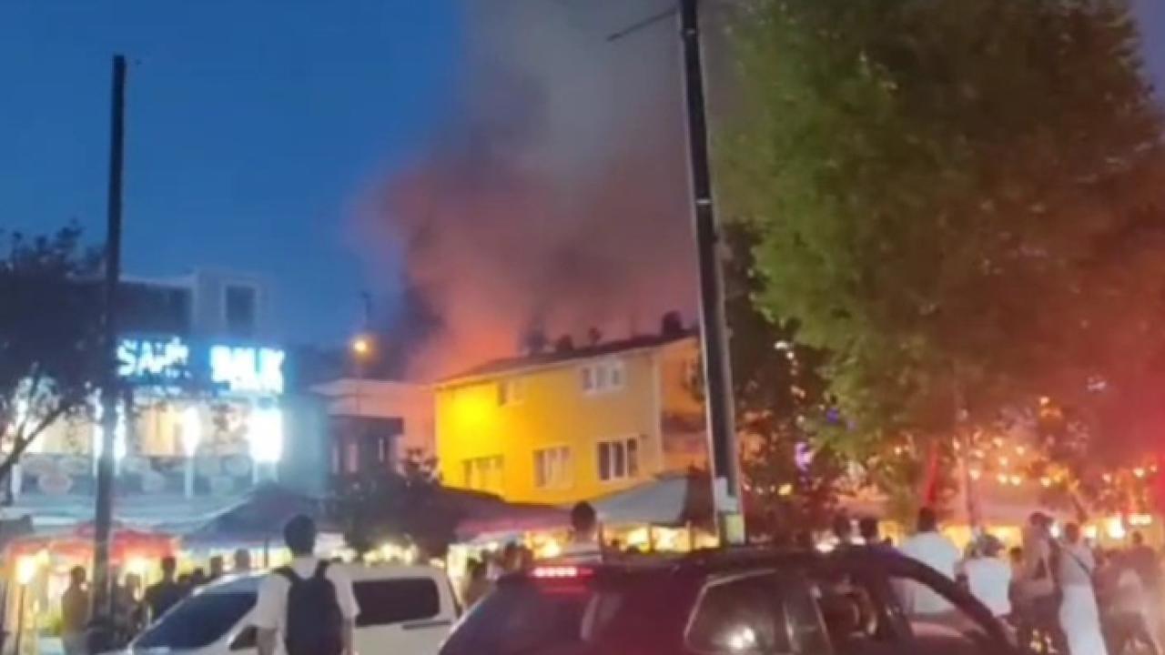 İstanbul’da binanın çatısı yandı
